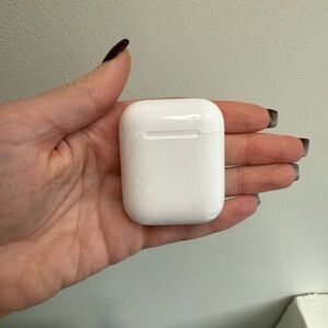 Apple AirPods Charging Case - White